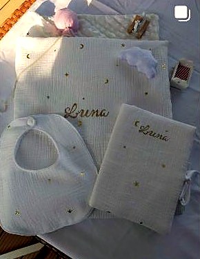 Coffret de naissance — Bavoir, lange & carnet, fait main près d'Avignon
