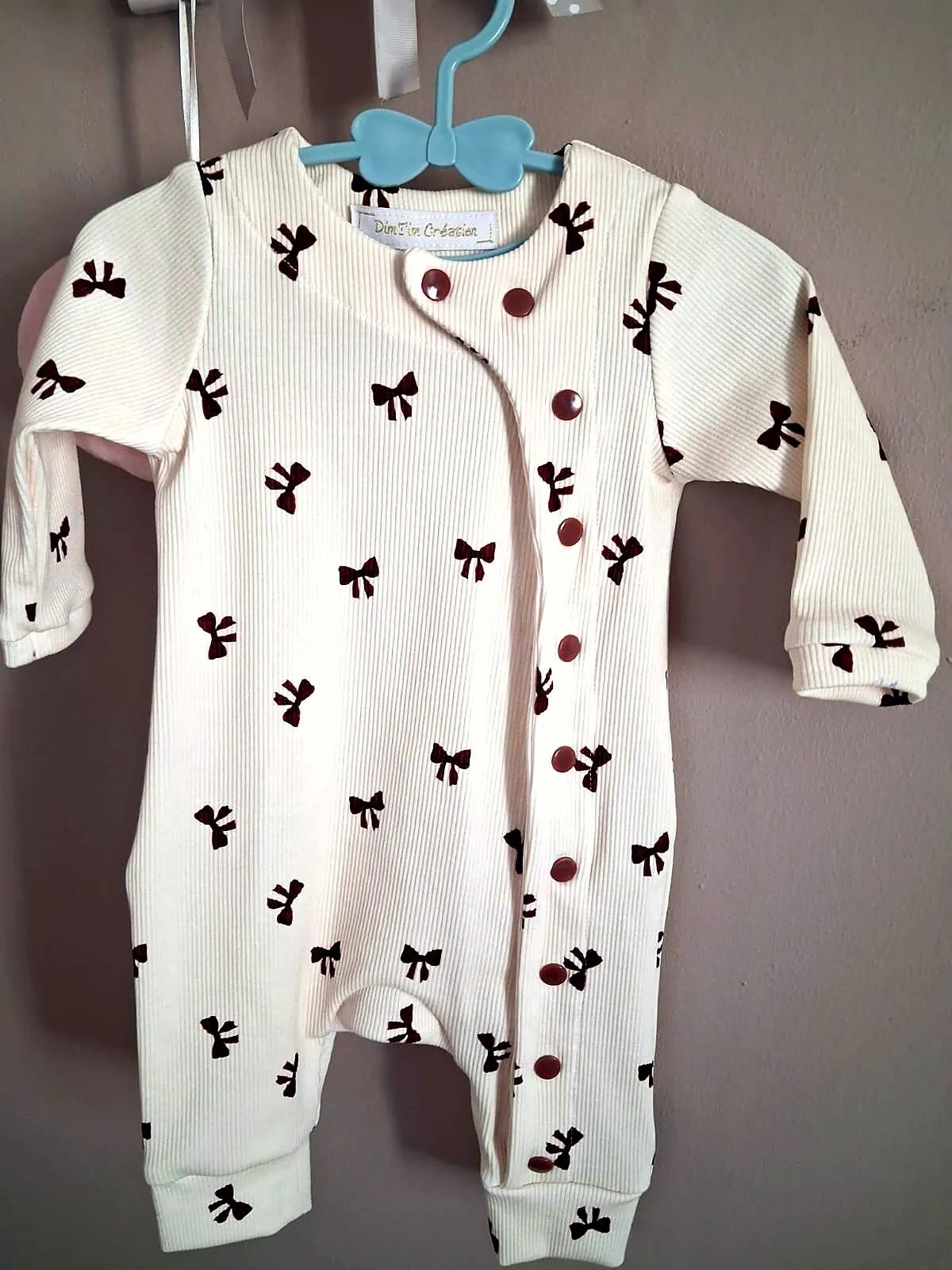 Pyjama Petits Nœuds — Nœuds bordeaux sur crème, fait main à Vedène