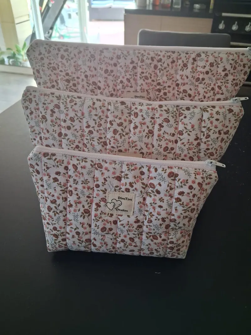 Trousses Fleuries — Fleurs roses poudrées, fait main près d'Avignon